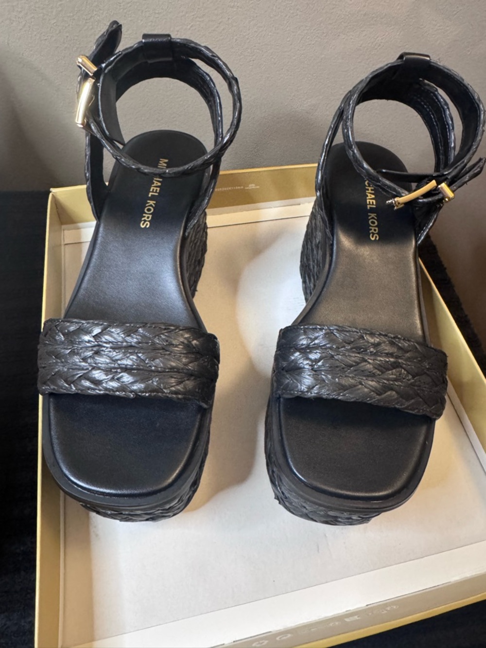 Women’s Michael Kor’s Sandra Sandal in Black size 6 - Picture 2 of 7